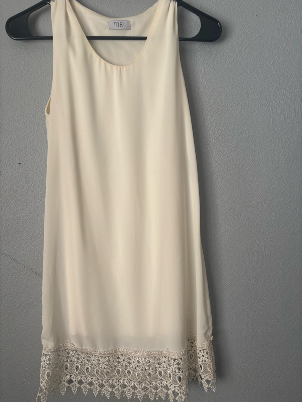 Tobi White Lace Hem Shift Dress Women’s XS Sleeveless Cream Midi